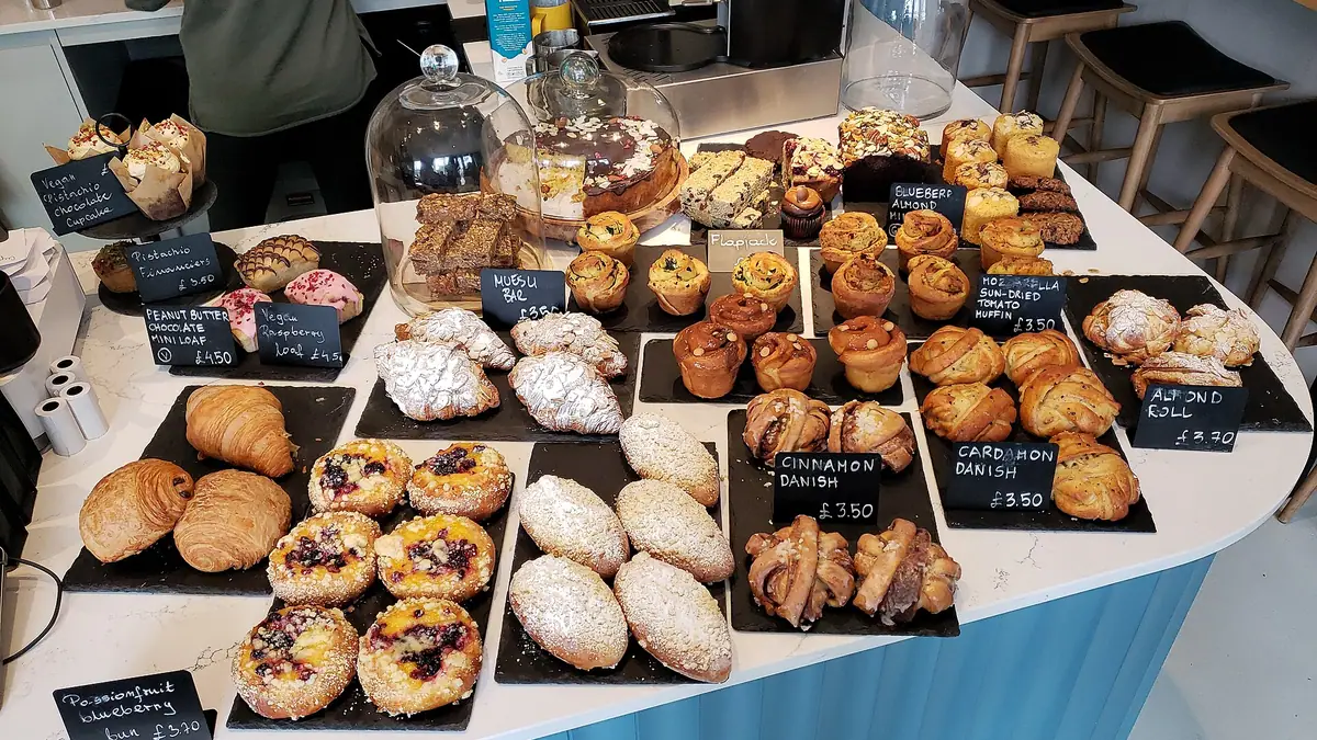 Bakers Rolls – bakery in Mossley town centre